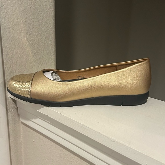 Comfortview Metallic Gold Flats with Snakeskin Detail - Picture 4 of 9